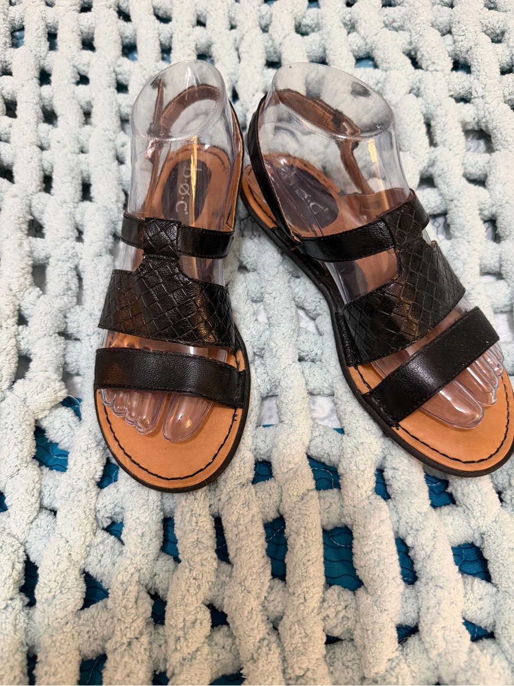 b.o.c. Black Woven Leather Slide Sandals Sz 7 excellent condition
